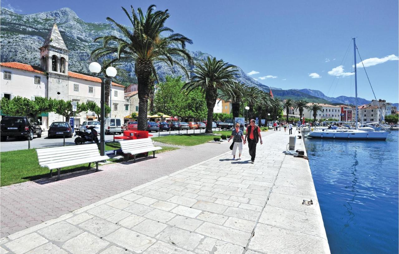 2 Bedroom Beautiful Apartment In Makarska Exterior foto