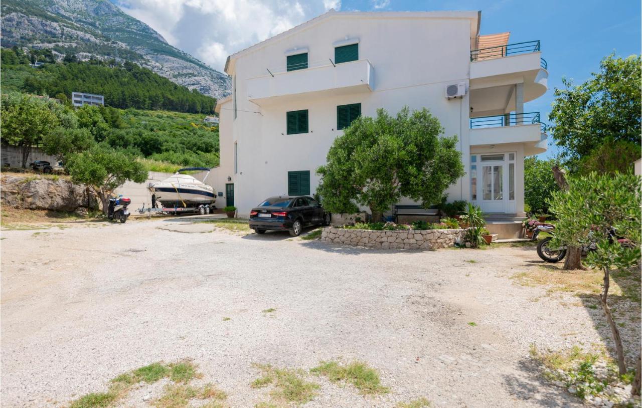 2 Bedroom Beautiful Apartment In Makarska Exterior foto